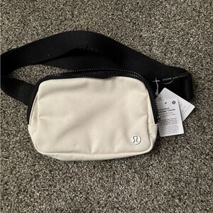 NEW !  Lulu lemon fanny pack